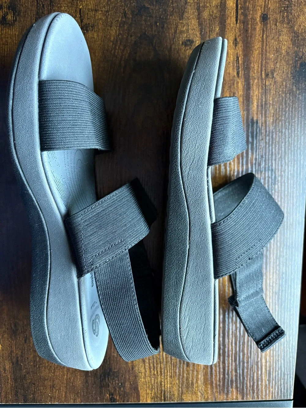 Clarks Cloudsteppers Black Elastic Strap Sandals